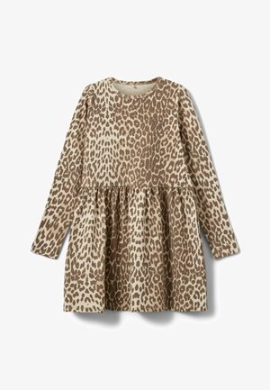 Robe à manches longues avec une base beige et un imprimé léopard marron. Encolure arrondie, taille cintrée et tissu à texture douce.