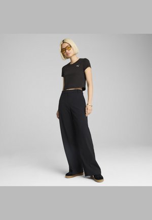 WARDROBE ESS FIGURBETONTES  - Basic T-shirt - black