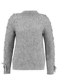 Grauer, gestrickter Pullover mit hohem Kragen, gerippter Textur und seitlichen Zöpfen mit Schleifen an den Bündchen. Dickes Material für Wärme.