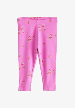 Růžové žebrované legíny s vzorem malých červených jahod a zelených listů, s elastickým pasem a dlouhými nohavicemi až ke kotníkům.