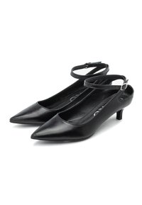 Črne usnjene pete s ostrim prstom in tankimi gležnjevimi trakovi, z nizko blok peto in gladkim zaključkom, primerne za formalne priložnosti.