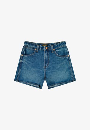 Shorts de mezclilla en azul medio con acabado desgastado, cinco bolsillos, cierre de botón y detalles de costura visibles en la cintura y el dobladillo.