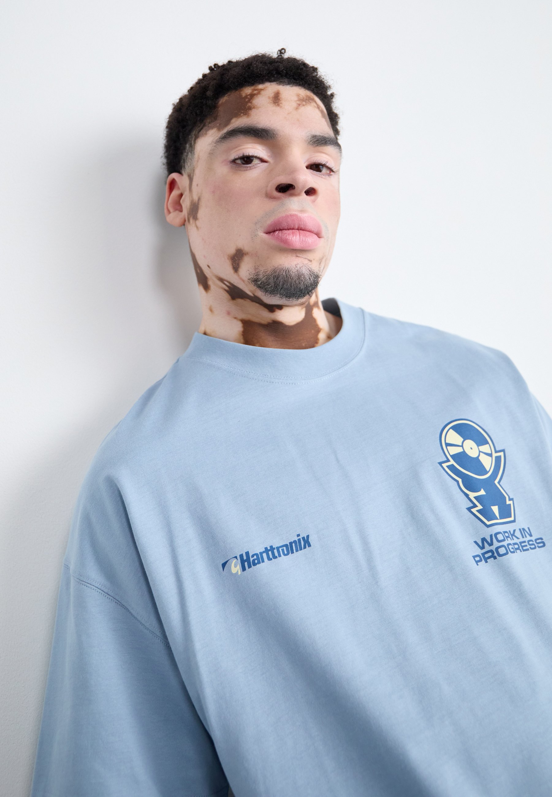 Carhartt WIP HARTTRONIX - Print T-shirt - frosted blue/light