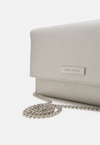 Anna Field by Zalando Clutch - silver-coloured