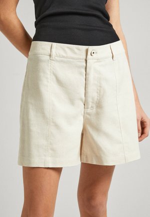 Pantalones cortos de lino beige con un corte a medida, que presentan un cierre frontal con botón, bolsillos y una textura suave. Diseño clásico con líneas limpias.