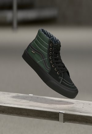 SK8-HI GORE TEX UNISEX - Vysoké tenisky - outdoor black/green