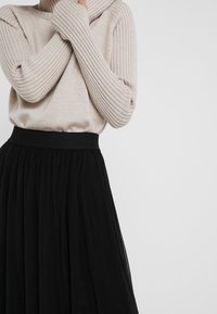 Bruuns Bazaar A-linjainen hame - black