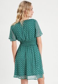 Cache Cache AUSGESTELLTES MIT KURZEN ÄRMELN - Robe de jour - vert