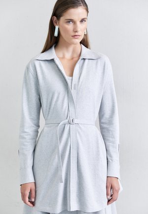 Norma Kamali BOYFRIEND LINE MINI DRESS - Πουκαμίσα με κουμπιά - light heather grey