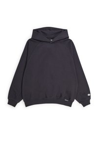 Sudadera gris oscura con bolsillo frontal, puños y dobladillo acanalados. Presenta una capucha con cordón y un logo en la manga. Textura suave.