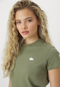 Lacoste Sport CLASSIC - T-shirts - khaki