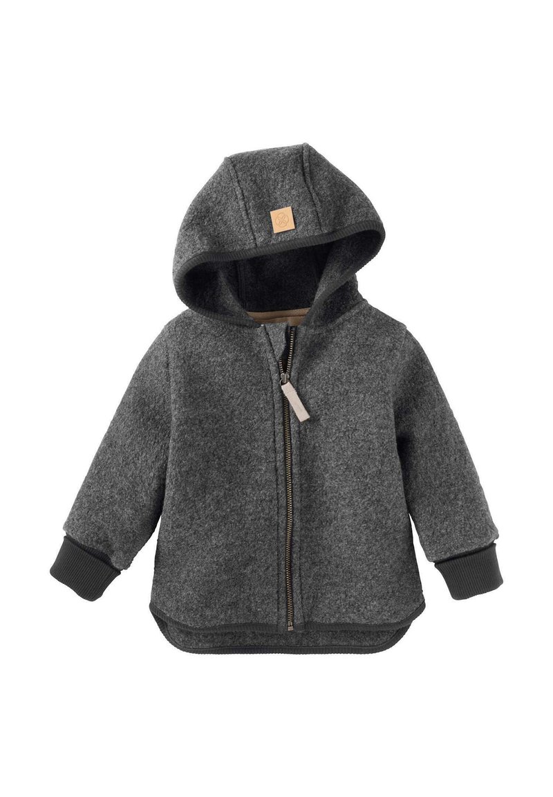 Giacca felpata con cappuccio grigio scuro per bambini, con zip frontale e polsini a costine, dotata di una piccola patch in pelle sul cappuccio.