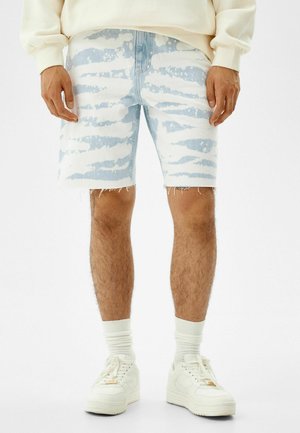 TIE-DYE - Shorts di jeans - light blue