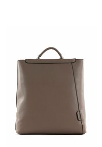 Sac à dos en cuir gris avec une forme structurée, une poignée supérieure et un design minimaliste. Présente des coutures noires contrastantes sur les bords.