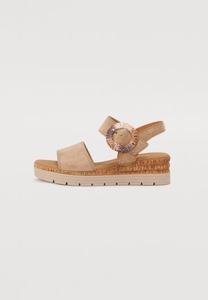 Platform sandals - sand