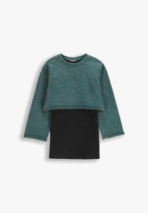 Przykrócona bluza w ciemnym turkusie o wyblakłej fakturze, z długimi rękawami i czarną żebrowaną dolną warstwą.