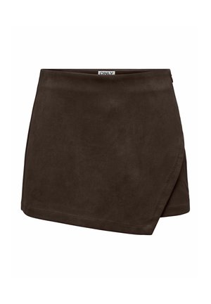 Donkerbruine suède mini rok in wikkelstijl met subtiele overlapdetails en een klein merkembleem in het midden van de tailleband aan de achterzijde.