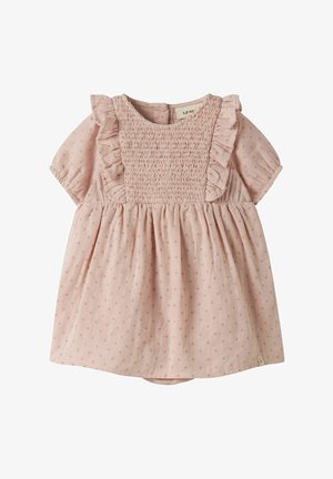 Roosa beebikleidi, millel on õhulised varrukad, veniv rinnapool, volangiline ääristus ja õrn teemantmuster.