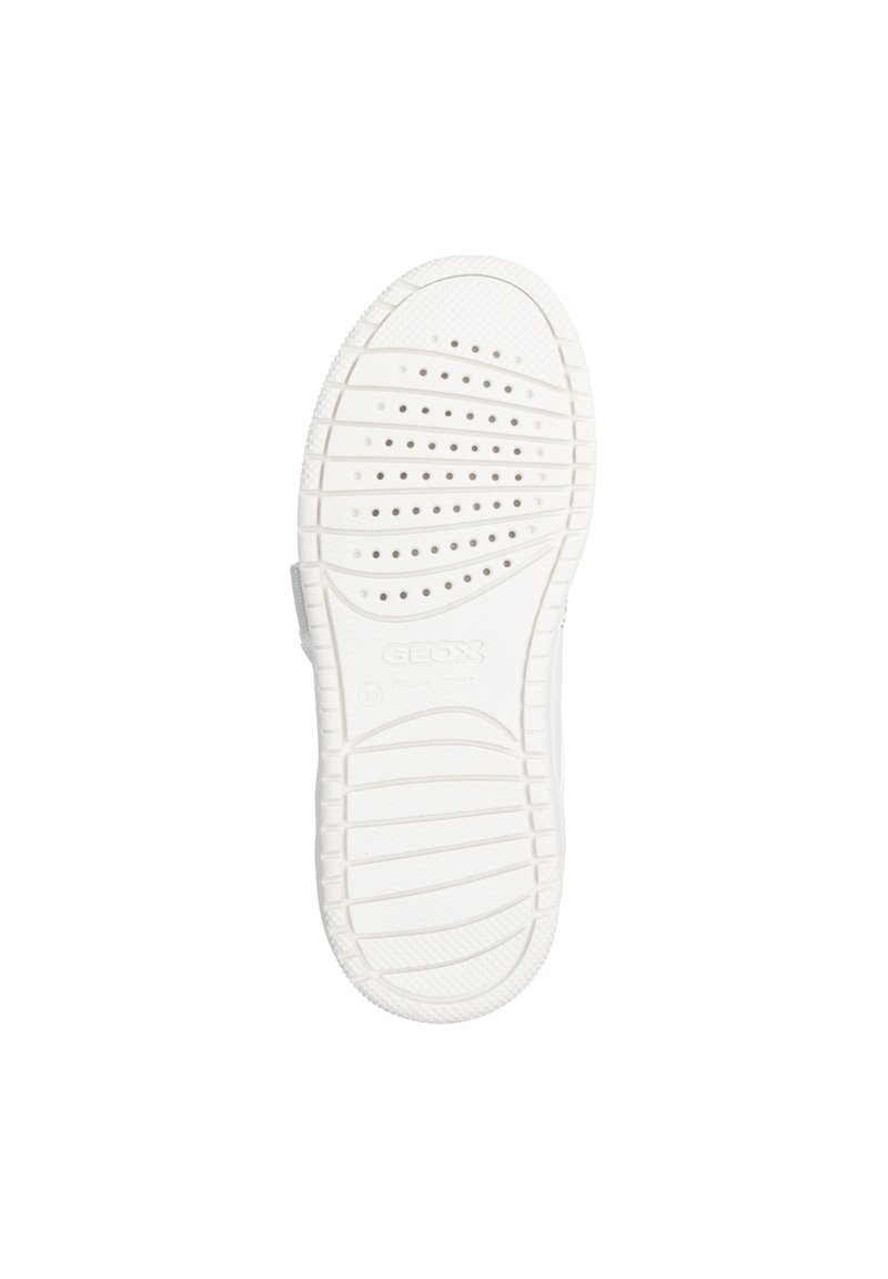 Die weiße Gummisohlen verfügen über ein strukturiertes Muster mit horizontalen und vertikalen Rillen sowie Belüftungslöchern für Atmungsaktivität.