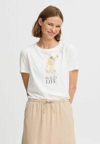 T-shirt en coton blanc avec un graphisme animalier or et noir et le texte « WILD LIFE » en dessous. Manches courtes, design col rond.