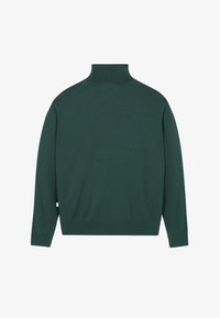 Σκούρο πράσινο πουλόβερ με μακριά μανίκια και ζιβάγκο, με ραβδωτά μανίκια και στρίφωμα, τοποθετημένο επίπεδα σε λευκό φόντο.