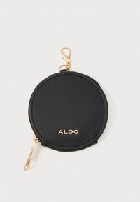 Čierna kruhová peňaženka vyrobená z kože, s odolným zlatým zipsom a zlatou karabínou. Na prednej strane je vytlačené logo "ALDO".