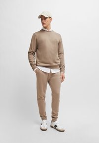 BOSS Sweater - open brown