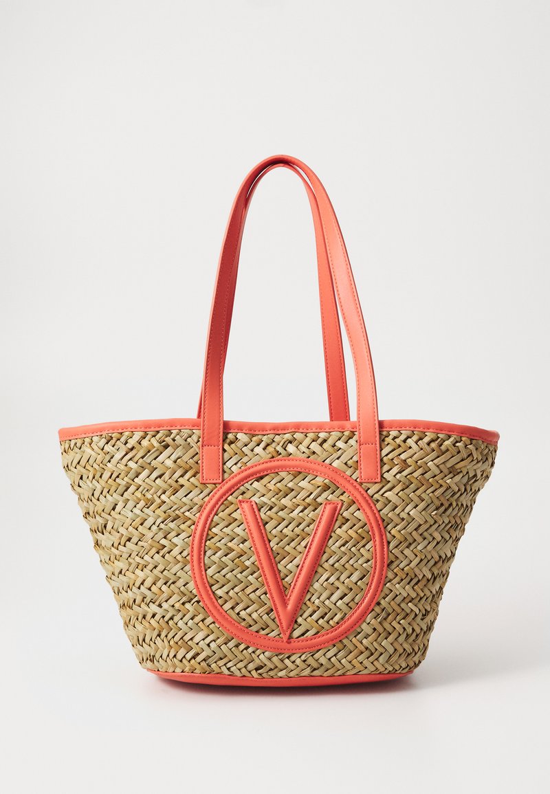 Πλεγμένη τσάντα από χανάκια με κοραλί λεπτομέρειες και χερούλια από τεχνόδερμα. Διαθέτει ανάγλυφο κοραλί έμβλημα "V" στο εμπρός μέρος.