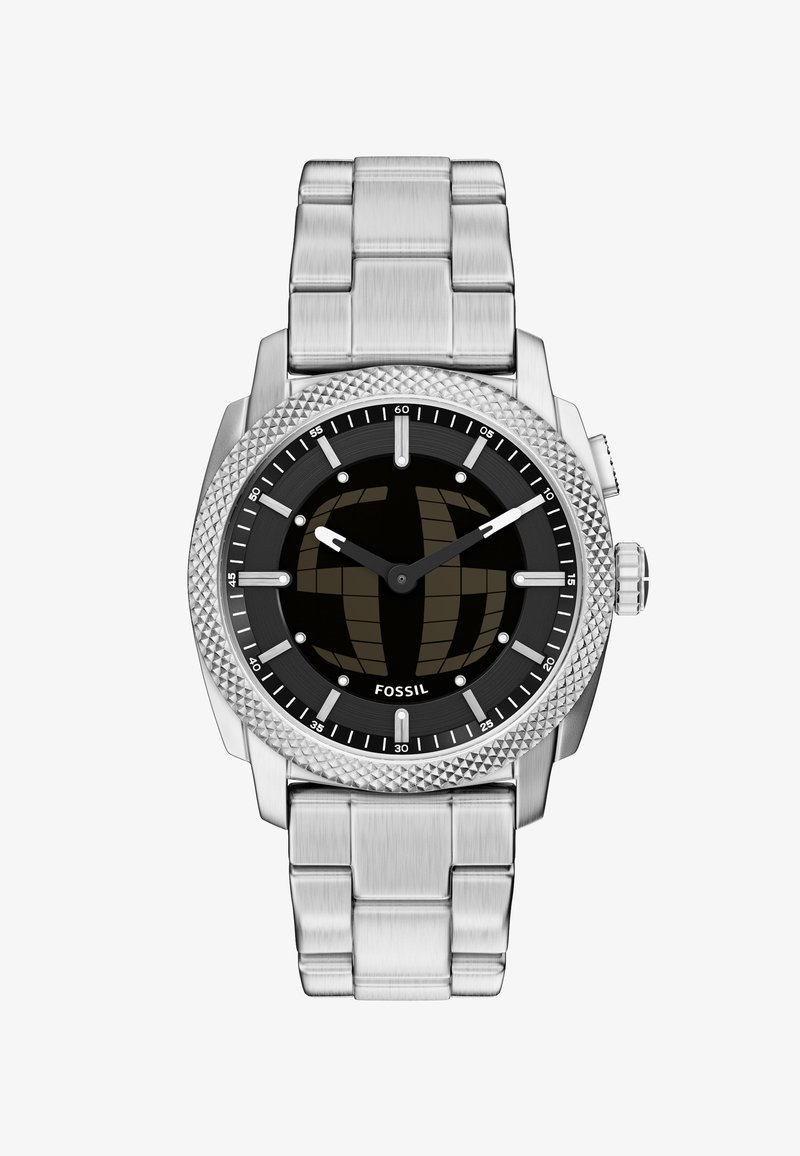 Montre-bracelet Fossil argentée avec cadran texturé noir, bracelet à maillons métalliques, et aiguilles blanches des heures et des minutes indiquant 10h10.