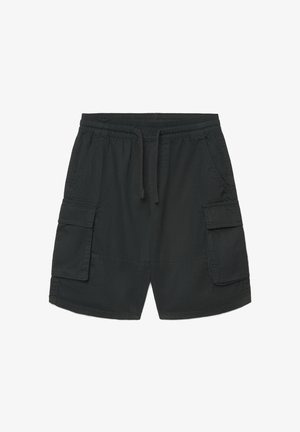 Pantaloncini cargo neri con elastico in vita, coulisse, due tasche laterali e due tasche cargo con patta su ogni coscia.