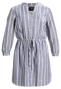 Vestido de manga larga de rayas verticales azules y blancas con botones en la parte delantera y cintura ajustable, con un cuello en V y puños elásticos.