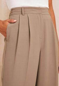 Friends Like These PREMIUM WIDE LEG - Pantalon classique - natural