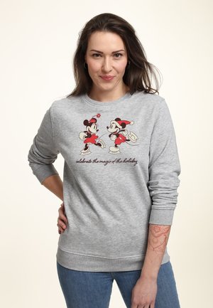 Grå sweatshirt med Musse Pigg och Minne Pigg i festliga kläder, med broderad text "fira magin av högtiden."