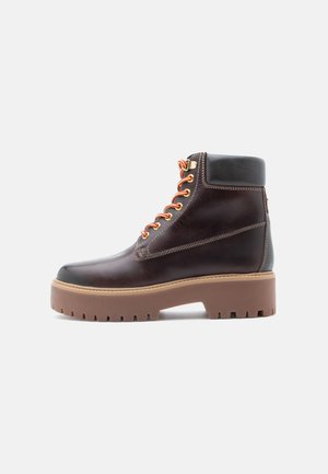 THE HIKE AND ME - Botas de tornozelo com plataforma - brown