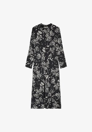 Must kleit pika varrukaga, millel on valge lillemuster. Ümar kaelus ja voolav disain, valmistatud kergest kangast.