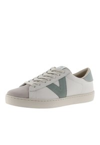 Sneakers bianchi in pelle con cappuccio in suede grigio chiaro e accenti color teal sui lati e sul tallone. Presentano chiusura con lacci e suola in gomma texture.