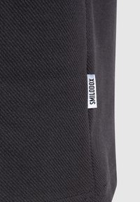 Smilodox OSKAR - T-shirt basique - anthrazit