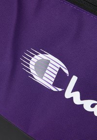 Champion MODERN SPORT SMALL DUFFEL UNISEX - Borsa per lo sport - purple/black