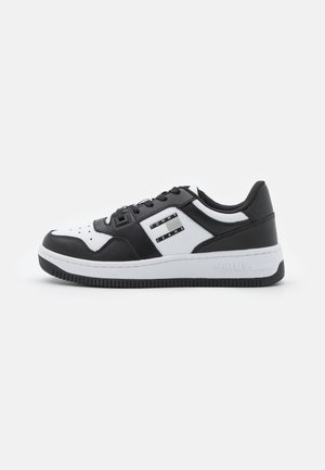 Trainers - black