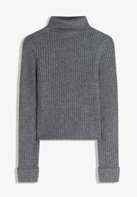 Skrajšana siva turtleneck pulover iz rebraste tkanine, ki ima dolge rokave z manšetami. Tekstura je mehka in pletena.