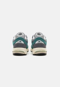 New Balance M2002 UNISEX - Sneaker low - grey/teal