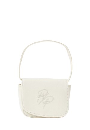 Piccola borsa a tracolla beige con chiusura a pattina e logo "PP" intrecciato in rilievo al centro davanti.