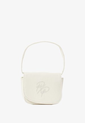 Petit sac à épaule beige avec fermeture à rabat et logo "PP" entrelacé embossé au centre à l'avant.