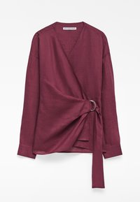 Vinfärgad omslagblus, tillverkad av texturerat tyg, med en silverring som accentuering för att fästa omslaget, långa ärmar och en avslappnad passform.