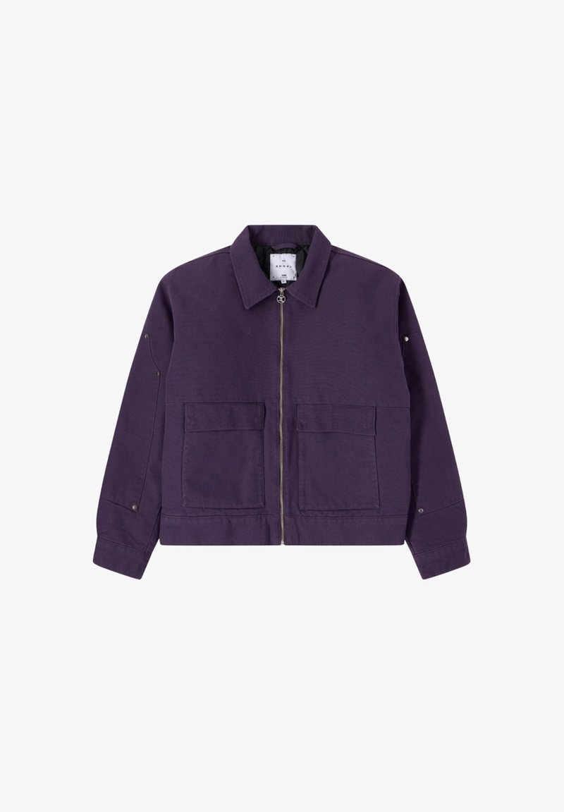 Giacca a zip viola realizzata in tessuto testurizzato, con colletto, due tasche frontali e dettagli con bottoni sui maniche.