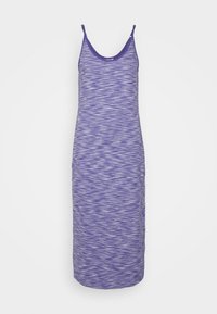 Vestido roxo sem mangas com decote redondo. Feito de um tecido texturizado com um padrão ondulado em várias tonalidades de roxo.