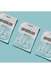 Hyaluronsyre Deep Moisture Mask-pakker i hvid og lyseblå, med ikoner for hydrering, biologisk nedbrydeligt ark og produktdetaljer.