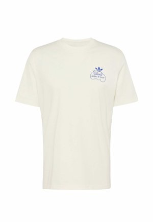 Weißes Kurzarm-T-Shirt mit kleinem blauem Adidas-Logo und dem Schriftzug „Paris Adidas by Night“ auf der linken Brust.