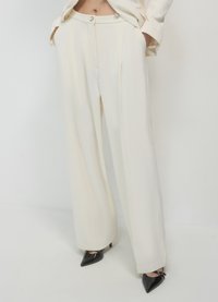 Calliope CREPE - Stoffhose - bianco latte