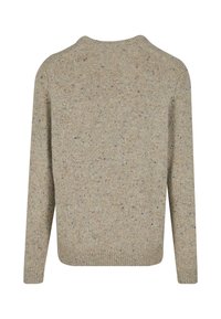 Beige gestrickter Pullover mit gesprenkelter Textur, Rundhalsausschnitt und langen Ärmeln. Mit Rippbündchen am Saum und an den Ärmeln. Schlichte Rückansicht gezeigt.